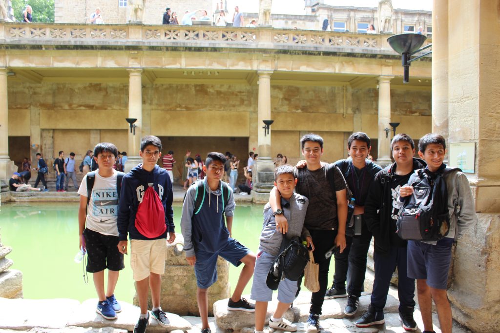 iscaschools's tweet photo. Before visiting #Stonehenge, #ISCA2018 students spent the entire morning touring the #romanbaths and visiting historic locations in #Bath.  #UK #History https://t.co/QWO9KWDDoG