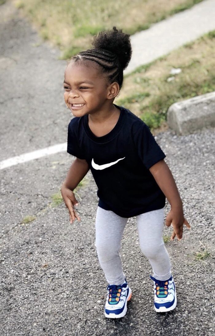 ChicoHimself's tweet image. Taking a normal picture? Never. Lol #BabyKai 👑
