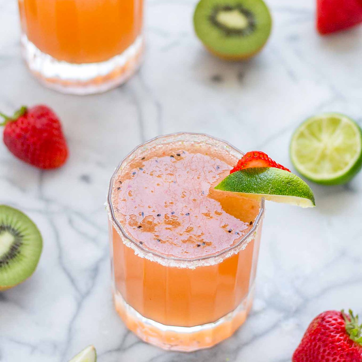 TGIF! Let's #GetFizzy ➡️ ooh.li/ce7f6a8 Celebrate w/ Skinny Strawberry Kiwi Margaritas! 🍓🥝🍹 Lightly sweeten w/ agave nectar, fresh strawberries, kiwi &amp; topped with fizzy <a href="/SparklingIce/">Sparkling Ice®</a>. They're delicious, refreshing &amp; did I mention skinny?! AD bit.ly/2NZLAyd