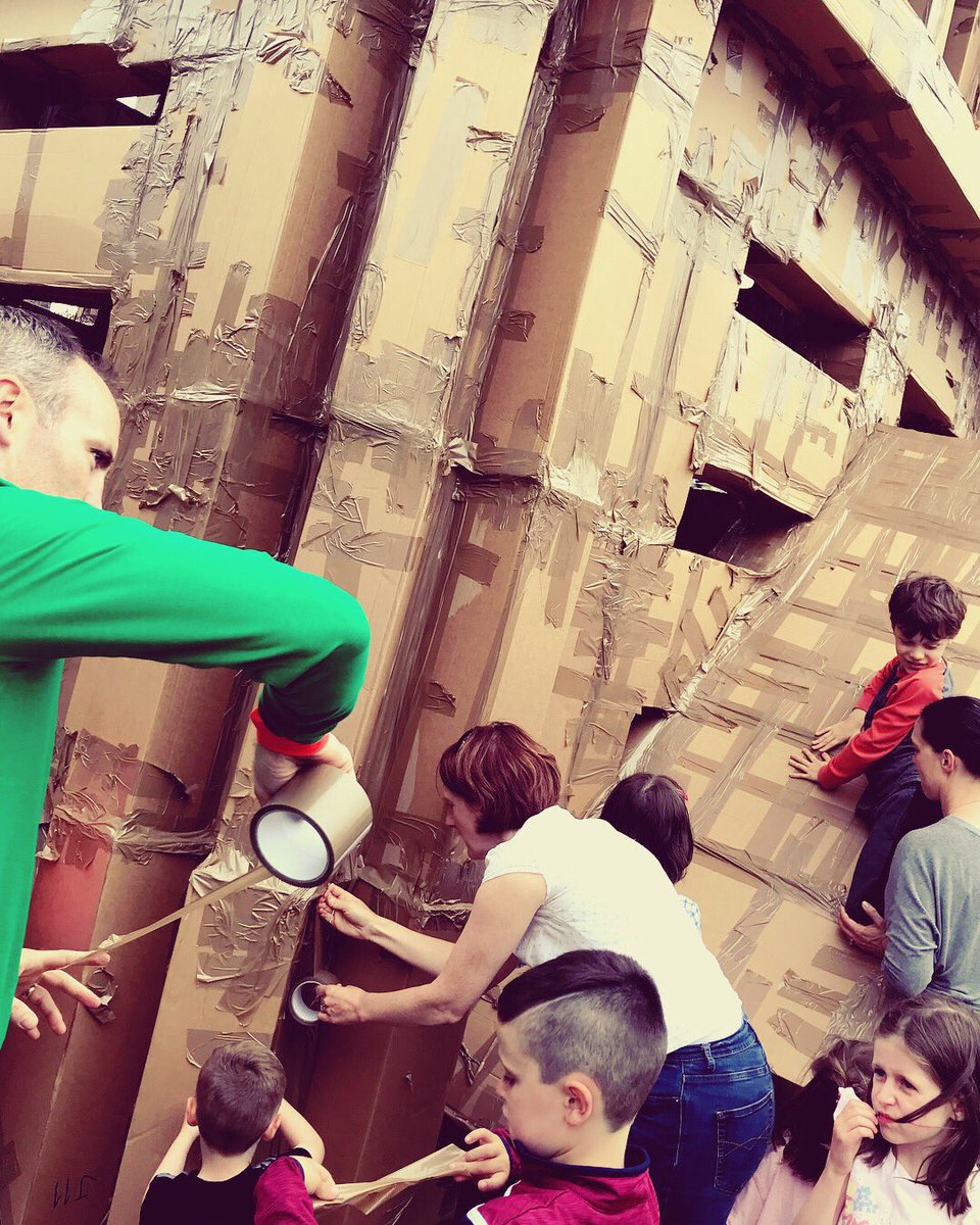 Arlene_Martine's tweet photo. Team work #peoplebuild #festivalgarden #giaf18 https://t.co/o2gMl841fI