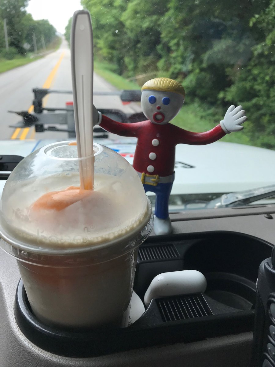 XLSarge's tweet image. Special treat from Ivanhoe’s in Upland as the CC4S riders stopped ⁦@tayloru⁩ for lunch... Oh nooooo.... more calories!! 😎😎😎