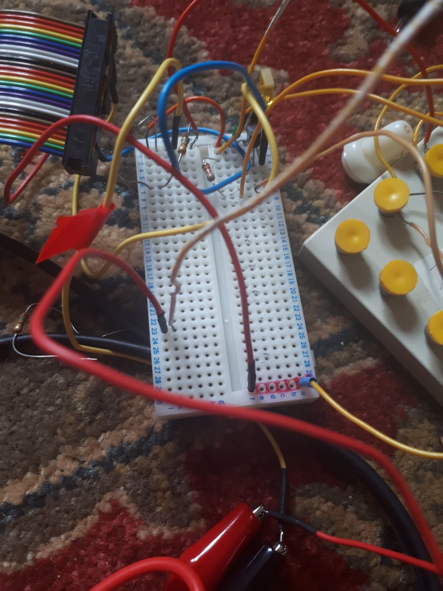 Stellar_Power's tweet image. #PowerUpMyPi could help modulate high-frequency data over a composite signal to store gigabytes on VHS tapes with no special hardware by just hooking up to Ethernet and phonos! Preliminary experiments with GPIO in picture.