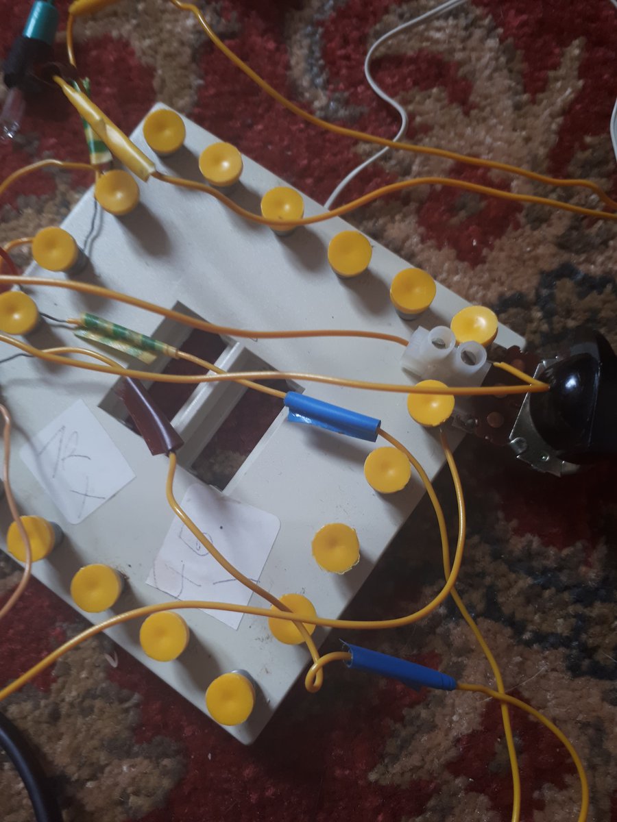 Stellar_Power's tweet image. #PowerUpMyPi could help modulate high-frequency data over a composite signal to store gigabytes on VHS tapes with no special hardware by just hooking up to Ethernet and phonos! Preliminary experiments with GPIO in picture.