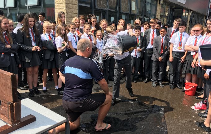 NHGS's tweet image. .....and when sponges weren&apos;t enough....the buckets came out!! Thanks to Warren&apos;s move from 3 sponges for £1 to £3 a bucket, we raised just over £200!!!

#charitycommitteesixthform #sponging #endoftermfun #schoolsout #education #nhgs #halifax #calderdale