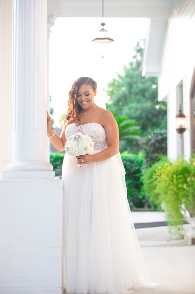 natwithherbooks's tweet photo. Miss Friday is officially Mrs. Mitchell! #MitchellMatrimony #MissToMrs #IllalwaysbeMissFridayAtWork 👰🏽🤵🏾 https://t.co/T3llYBpYTT