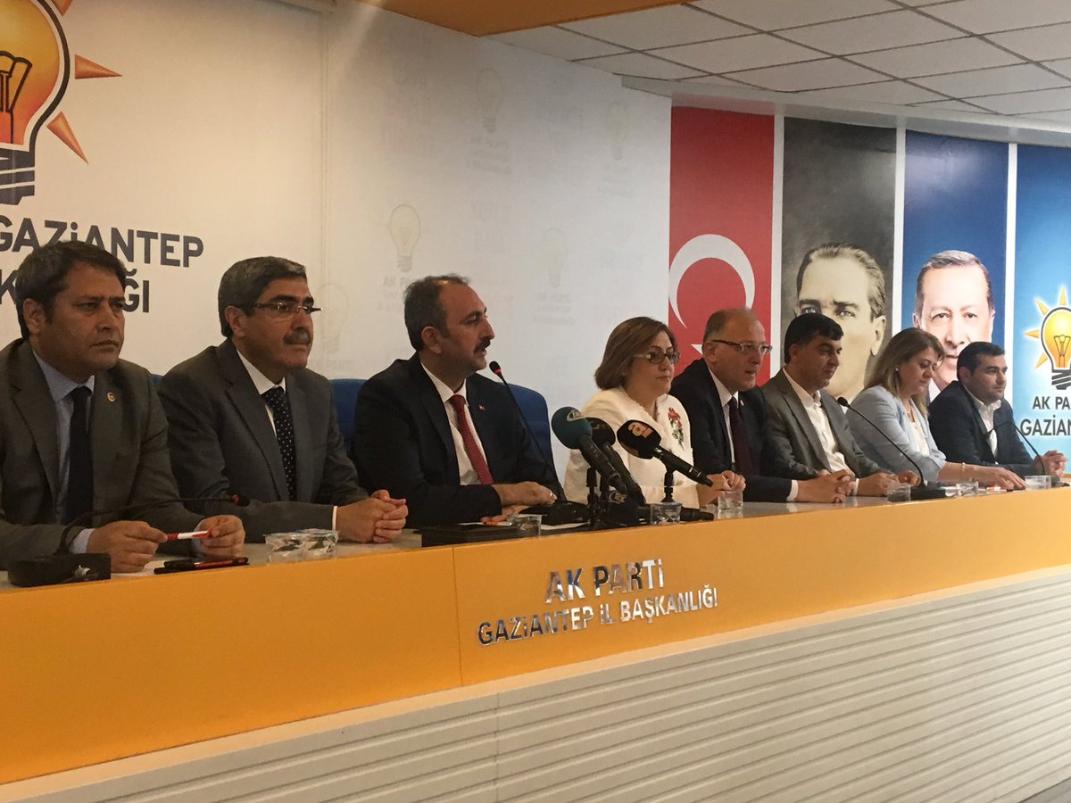 devecihs's tweet photo. Adalet Bakanımız A Hamıt Gul Ak partı ıl başkanlığımızda teskılatımızla bıraraya geldı.Sayın bakanımıza 27 hukumetımızde basarılar dılerız. https://t.co/Q5c90UV9I8