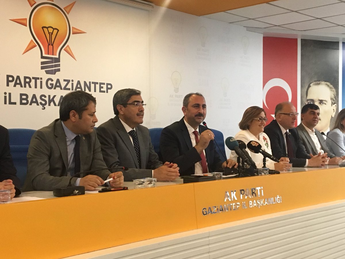 devecihs's tweet photo. Adalet Bakanımız A Hamıt Gul Ak partı ıl başkanlığımızda teskılatımızla bıraraya geldı.Sayın bakanımıza 27 hukumetımızde basarılar dılerız. https://t.co/Q5c90UV9I8