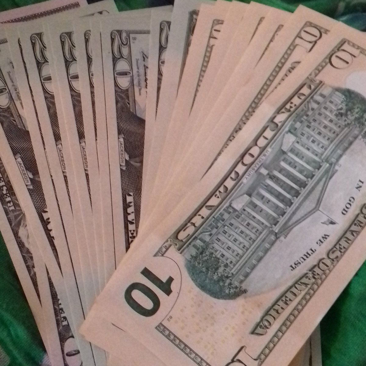 Revolutionary tweet media