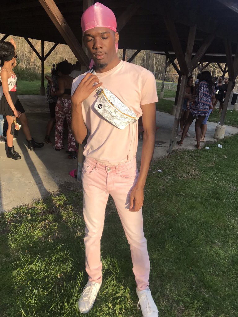 Live_975's tweet photo. Every Friday he'll be giving you fashion advice, Dos & Donts, his favorite(and least favorite) celebrity looks and sharing some of his own work! Use the #StyledByRaymon hashtag to keep up with what he's doing 💅 https://t.co/WTkzUMGKwc