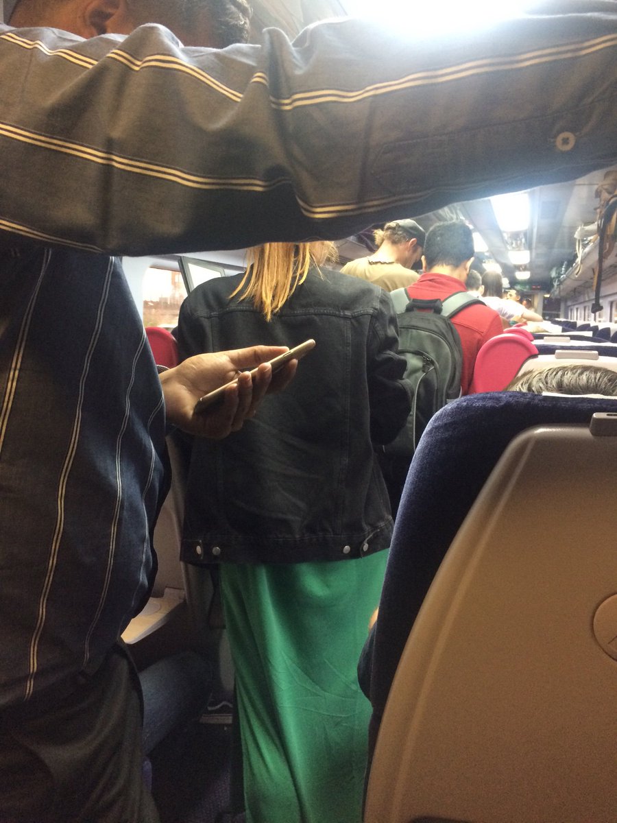 ElspethBisson's tweet image. Overpriced, overcrowded, overheated. @nationalrailenq @GWRHelp when will UK learn we just want decent public transport 🚂