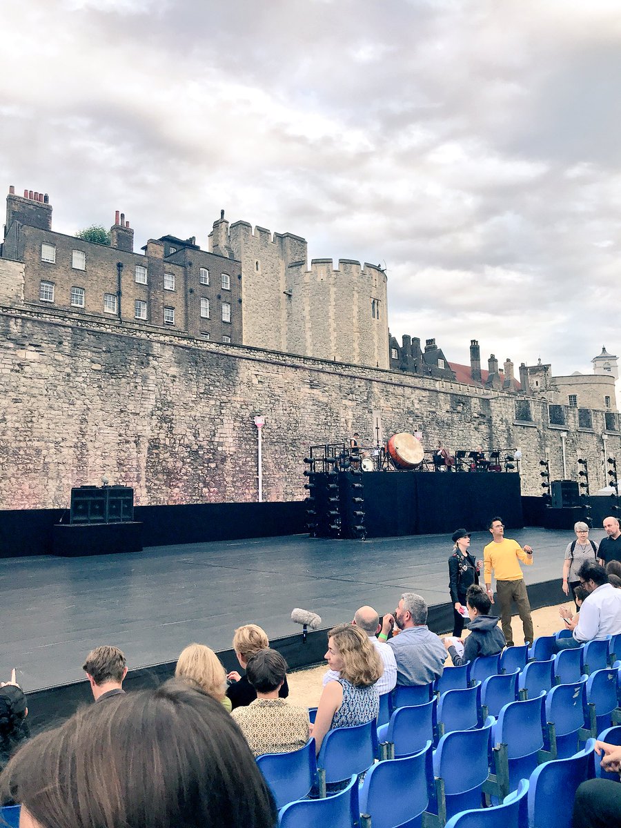 CloreLeadership's tweet photo. A dramatic backdrop for tonight’s show. Big chunk of the Clore Leadership team here excited to be able to cheer on @HofeshCo &amp; @Henny_Finch #EastWall #CloreConnected https://t.co/nRFrXlu1mv
