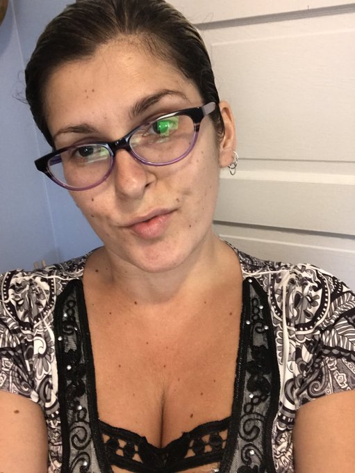 Online for an hour at https://t.co/PZbCWldcYm on @chaturbate Tip for flashes, or say hello! 😽 https://t