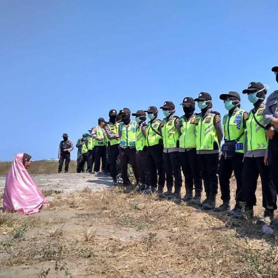 Jika ada yang bertanya tentang siapa pahlawan dan bagaimana makna berjuang?

Saya akan menjawab, "belajarlah dengan petani Kulon Progo, dialah pahlawan yang patut dijadikan panutan, ia menunjukan tentang perjuangan hak atas tanah kelahirannya."