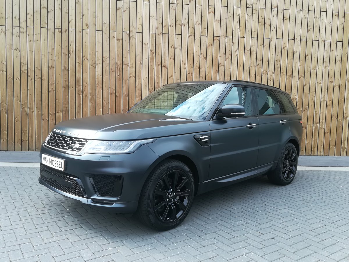 Tja we zijn nu eenmaal koning in het leveren van bijzondere auto's. Vers uit eigen Zwolse winkel deze #RangeRover #Sport in Special SVO BOREALIS SATIN MATT BLACK #GEWOONDELEUKSTEDEALER