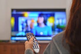 ConciseNotion's tweet photo. Shorter TV spots are up 10 tens what they were last year. Is it to save money or to address shorter attention spans? @MediaRadar https://t.co/mSWvHMAJ1T #advertising #commercials #shortads #television https://t.co/dnYHuqtSm1