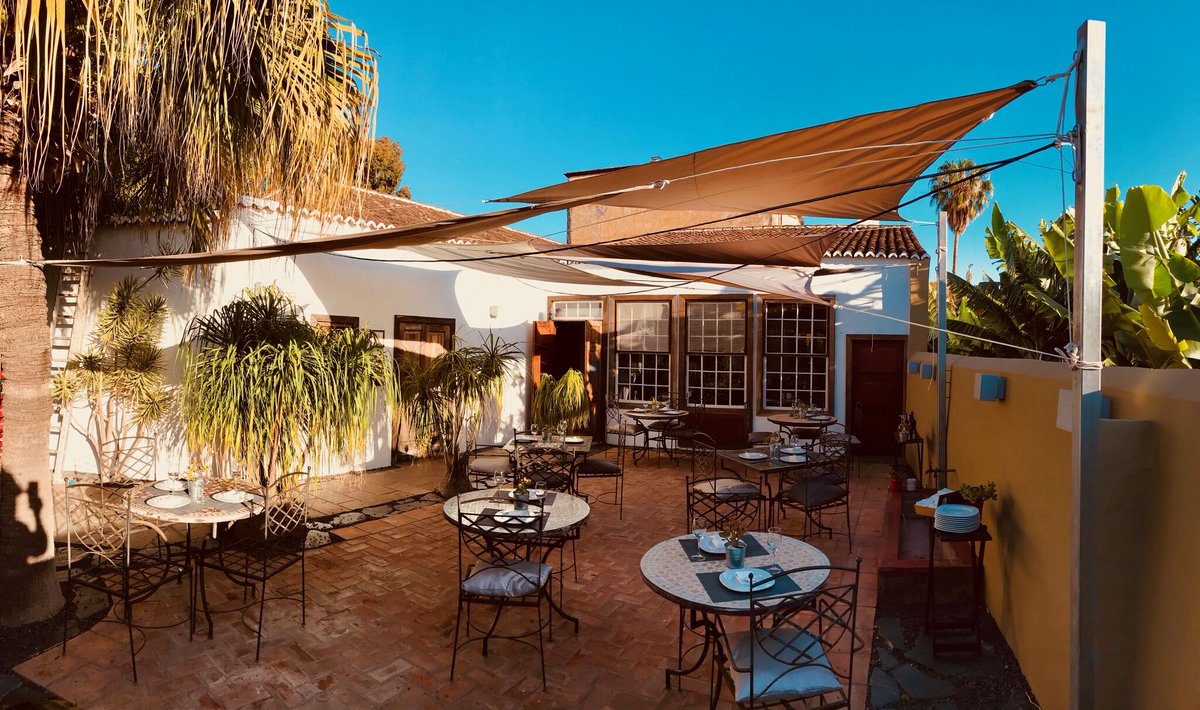 RincondeMoraga's tweet photo. Si vienes a la Fiesta del Agua @Los40 no dejes de pasar por nuestra barra de estrellas = tapas, risas y diversión! 

📍Horario barra: Martes a sábado de 13.00 a 16.00 y de 18.00 a 21.30 h. Lunes 18.00 a 21.30 h. Domingo cerrado.#tapeandoelfirmamentopalmero #labarradelasestrellas https://t.co/LxrpmO3WM4