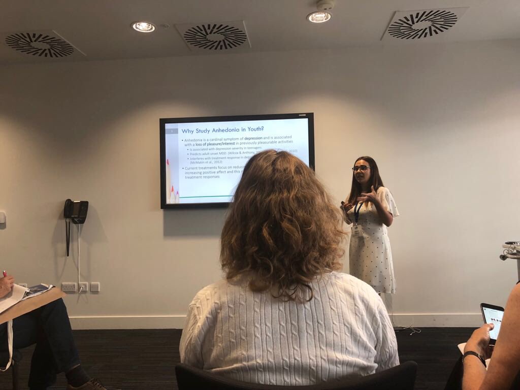 Amazing talk by <a href="/ylmazmervee/">𝑀erve Bayırlı🌸🌼</a> on mechanisms driving #anhedonia in adolescents <a href="/BABCP/">BABCP</a> annual conference #phd #adolescentmentalhealth <a href="/mdcexeter/">Mood Disorders Centre</a>