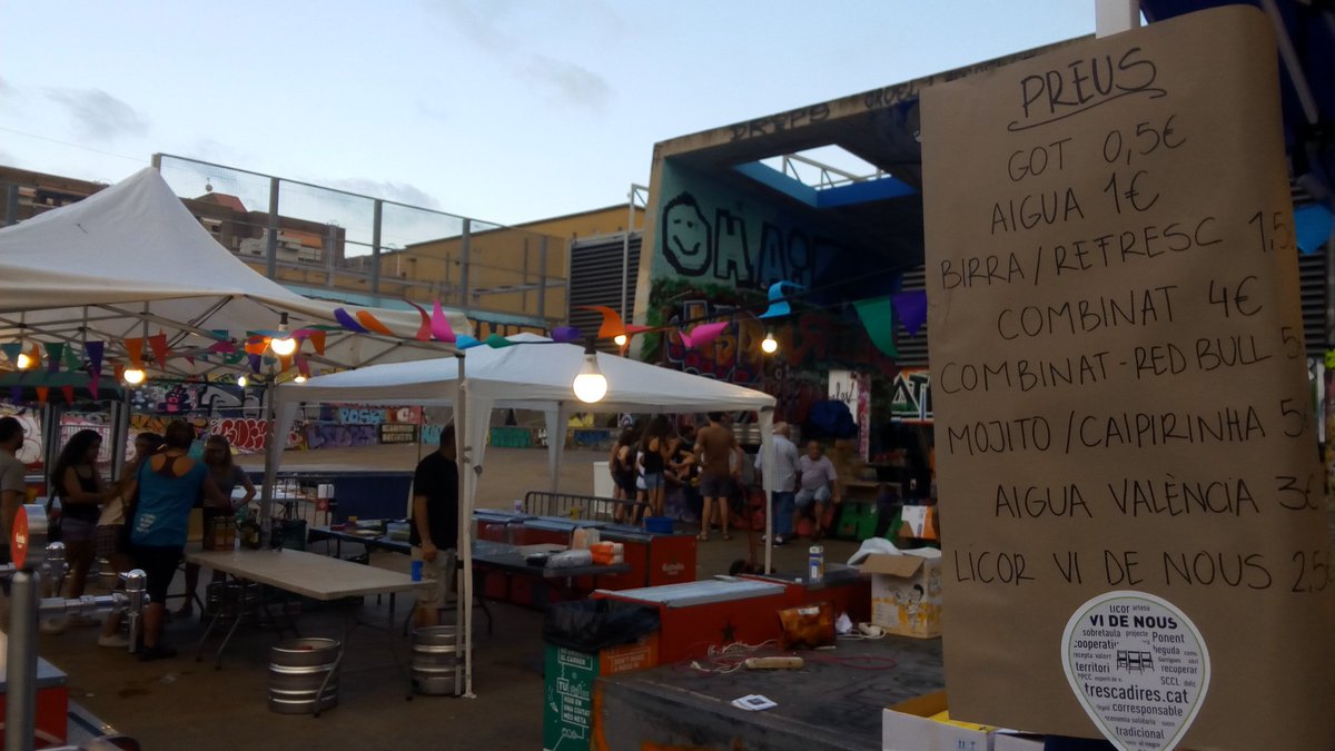 Tot a punt per començar un nou <a href="/secasac/">Sec a Sac</a>. La beguda també 😉