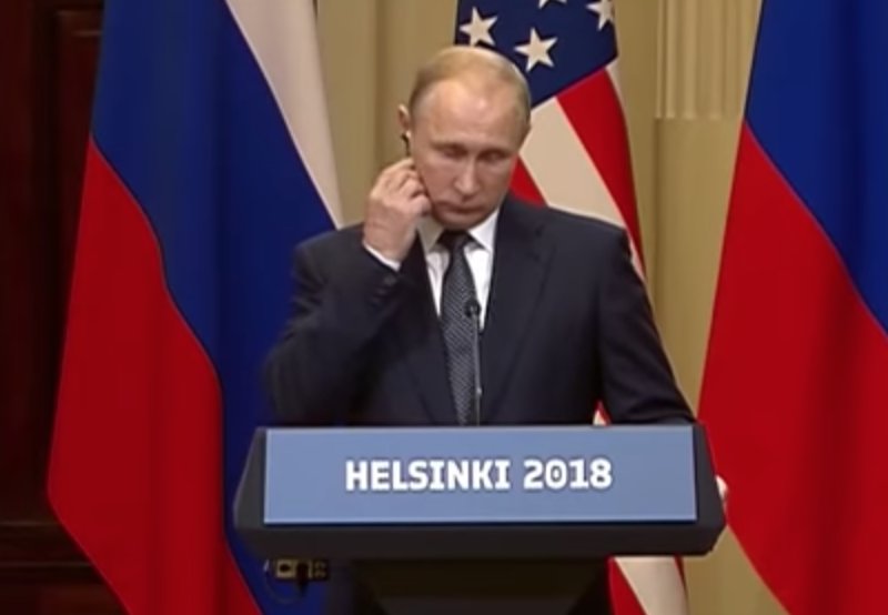 19/ During 4:28:05 - 4:28:07, just after Donald Trump says, "... whether it's nuclear proliferation in terms of stopping, we have to do it...", Vladimir Putin scratches the region just in front of his left ear.