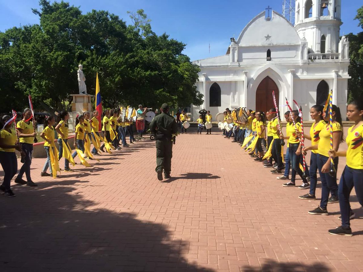circularpivijay's tweet photo. 🇨🇴Día de la independencia🇨🇴 Policía Nacional, IED Sagrado Corazón, IED Liceo Pivijay. Construyendo Paz, honor a héroes fallecidos y a los que aún continúan en pie guardándonos. #modopatria Gestorasocial Pivijay @EVillaMozo1 https://t.co/Pos4hGYEz3