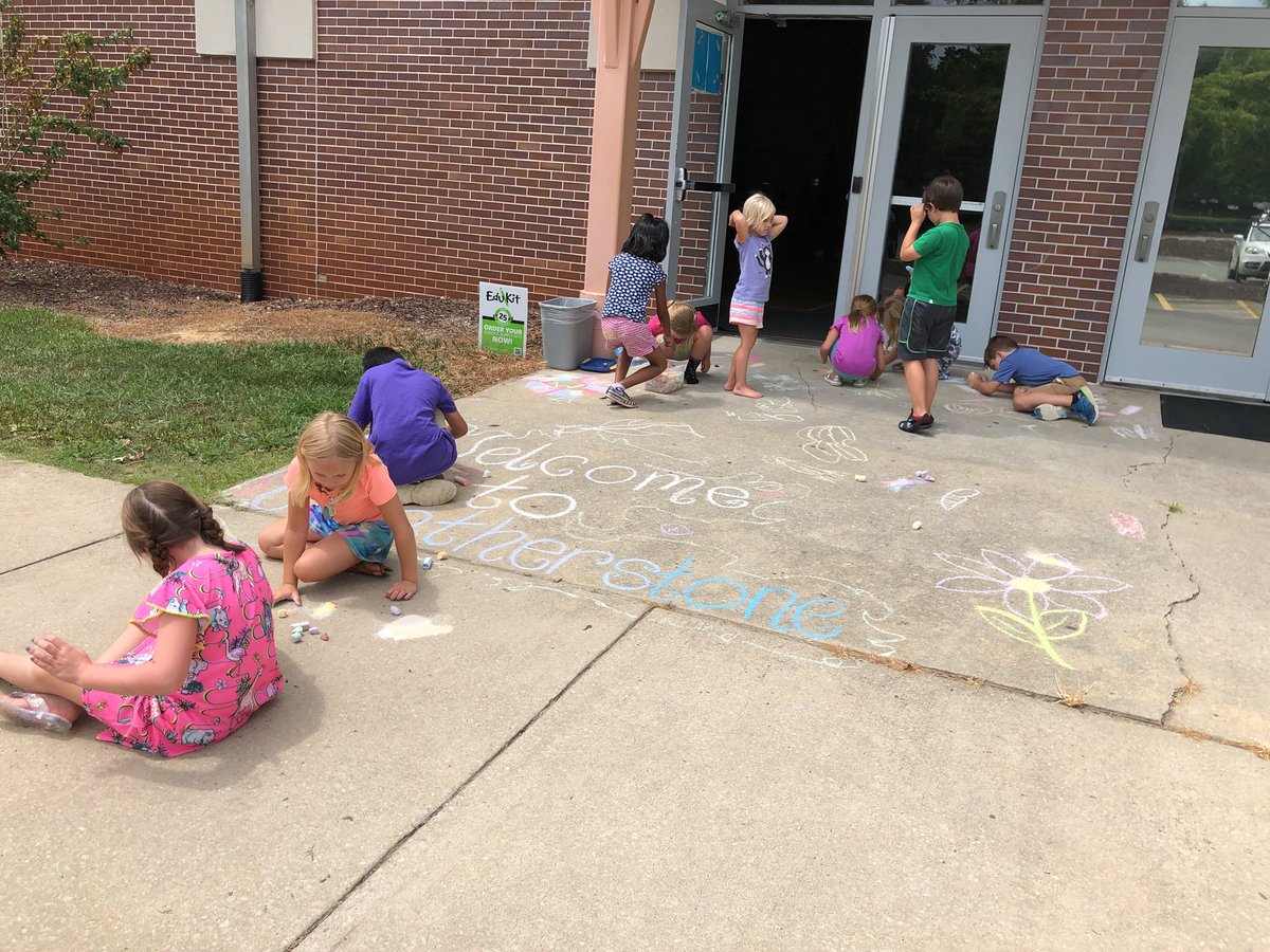WESSummerCamp's tweet photo. Sidewalk chalk🖍 #WESSummerCampRocks https://t.co/1r1iIFnkc8