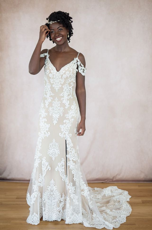 CasablancaBrida's tweet photo. Weโre all smiles! #Style2324 was MADE for this stunning bride! Does it get any prettier?! | Photography: Ludwig Photography #CasablancaBridal #CasablancaBride #CelebrateForever https://t.co/ONcxTnYnTX