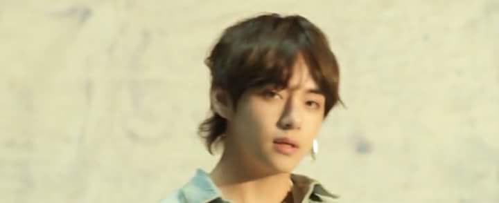 lucitaekook's tweet photo. Poxa fiquei triste em saber que Kim Taehyung cortou o mullet só espero que a decisão tenha vindo dele próprio porque se foi por causa da empresa é algo realmente decepcionante.
#voltamullet https://t.co/cOAF7hBXjK