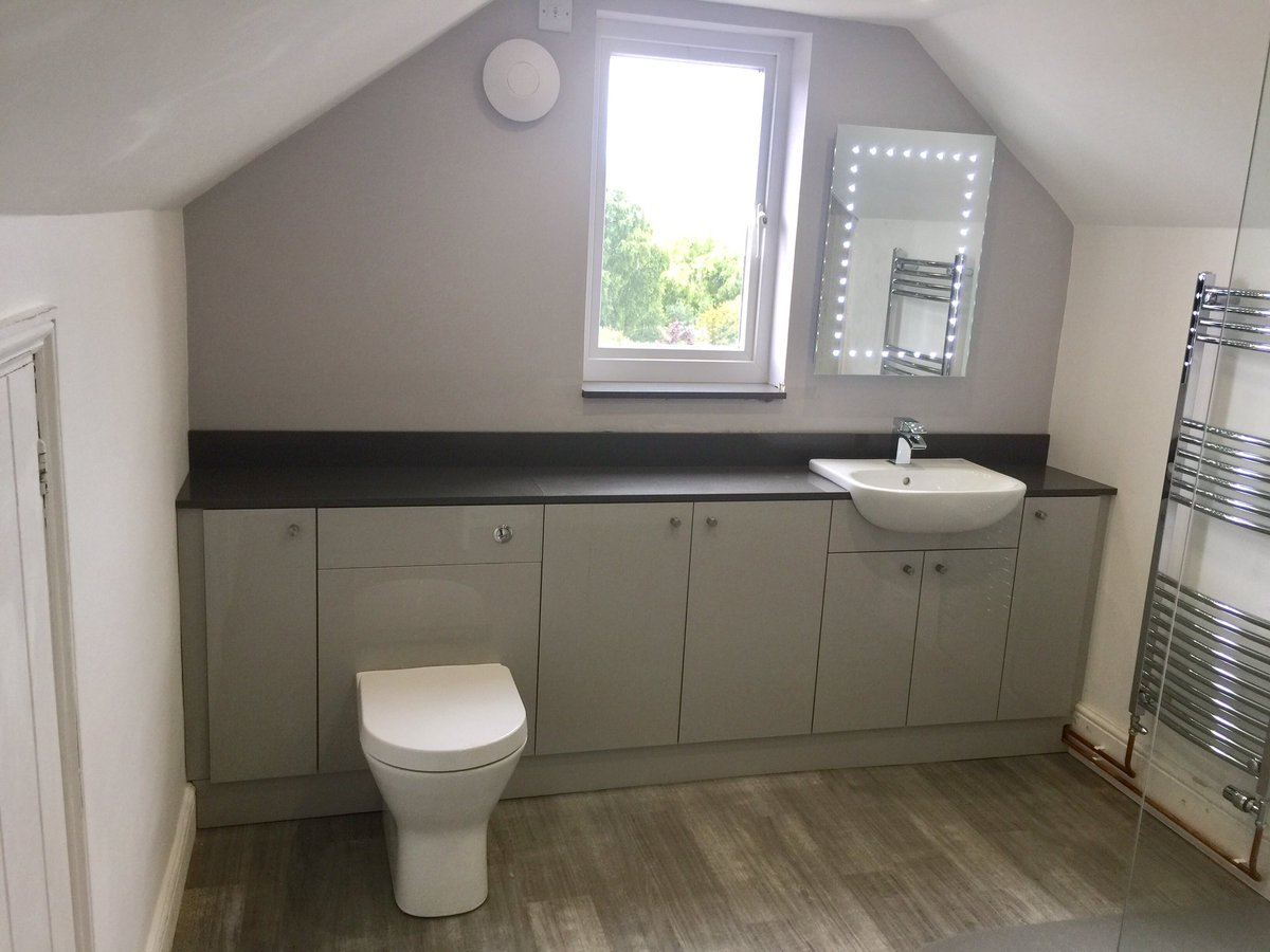 DavidBialan's tweet image. Quartz Pewter tops and grey acrylic doors @bushboard @SballSteve @idsurfaces @bacomponents @KarndeanFloors @ba_clic
