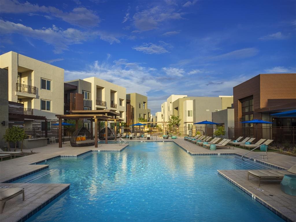 #BREWBreakingNews - <a href="/blackstone/">Blackstone</a> ADDS TO VALLEY PORTFOLIO . . . PAYS $64.35 MILLION FOR 286 APARTMENTS IN GLENDALE.  Steve Gebing and Cliff David of <a href="/MMREIS_AZ/">Marcus&Millichap AZ</a> in Phoenix negotiated the sale. #AZCRE #CRE #VelaireatAspera #Glendale #multifamily brewaz.com/hot-news/breit…