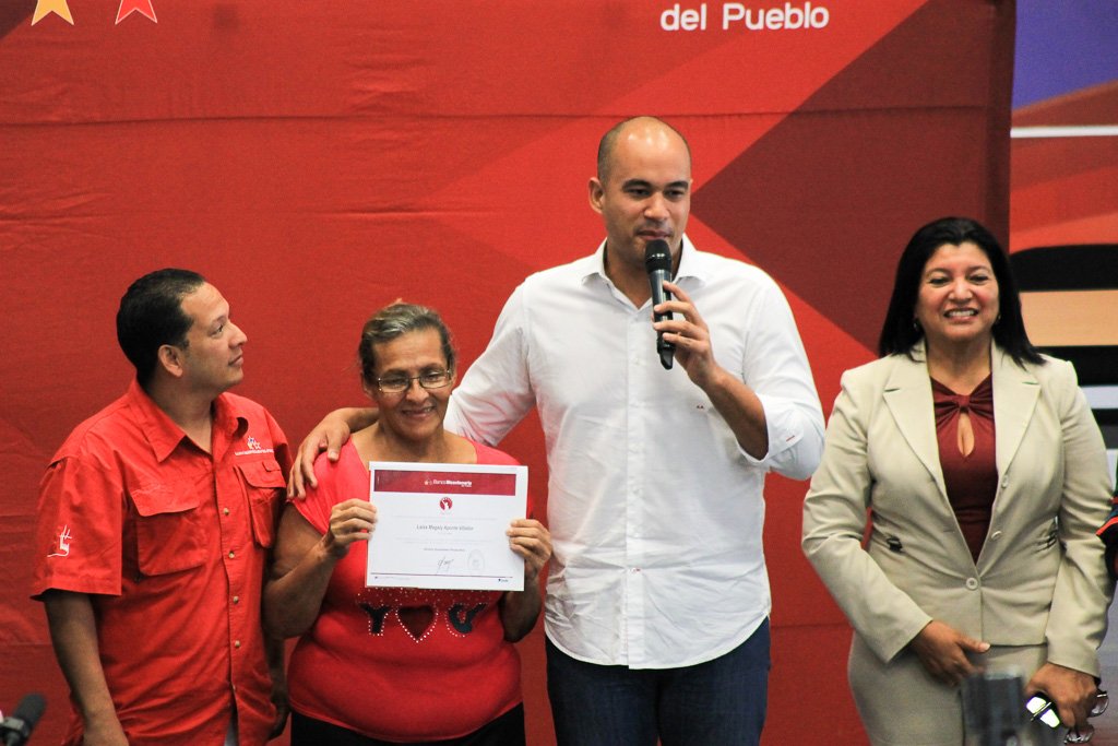 MirandaGob's tweet photo. Gobernador Héctor Rodríguez anunció que se mantendrán abiertas en el período vacacional 600 escuelas estadales que garantizarán comida a los niños y niñas a través del Programa de Alimentación Escolar (PAE). #MirandoAlFuturo https://t.co/HeAHc7t5cK