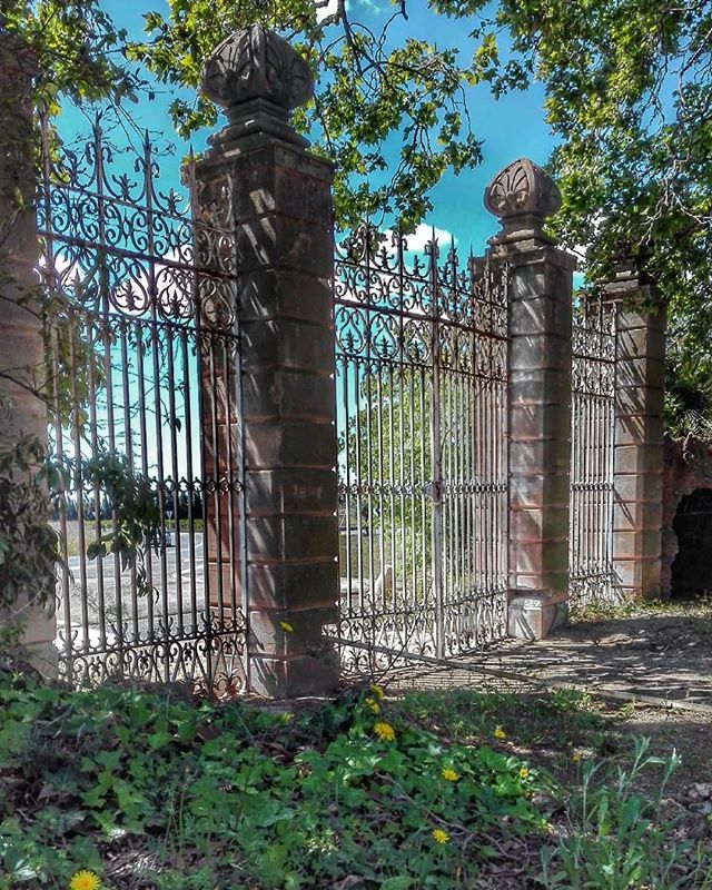 miquelguiot71's tweet photo. Tanquem per uns dies les portes a la feina. Han sigut uns mesos bastant durs però ara toca descansar uns dies.
#cat_hdr #fever_hdr #adicted_to_catalonia #addicted_to_fences #asi_es_hdr #asi_es_catalunya #somtarragona #cat_imatges #myplanet_hdr #total_hd… https://t.co/eFCkvwAUyx https://t.co/TfdD4Gbc8K