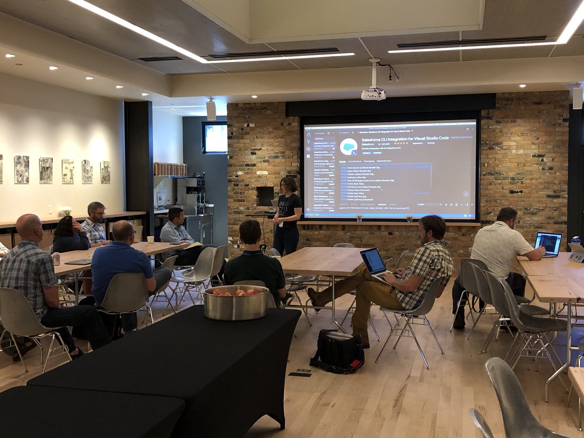 _bigskydreamin's tweet photo. Impromptu discussion on developer tools with the fabulous @zaynelt ! #BSD18 https://t.co/zAb8TbTYMK