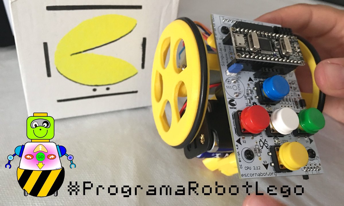 kapormm's tweet photo. Ya hay un @escornabot en la familia de #ProgramaRobotLego Ya tenemos un #RobotLibre Algunos problemitas al montarlo, pero resueltos súper rápido gracias a @xdesig https://t.co/wft8I0iyPT