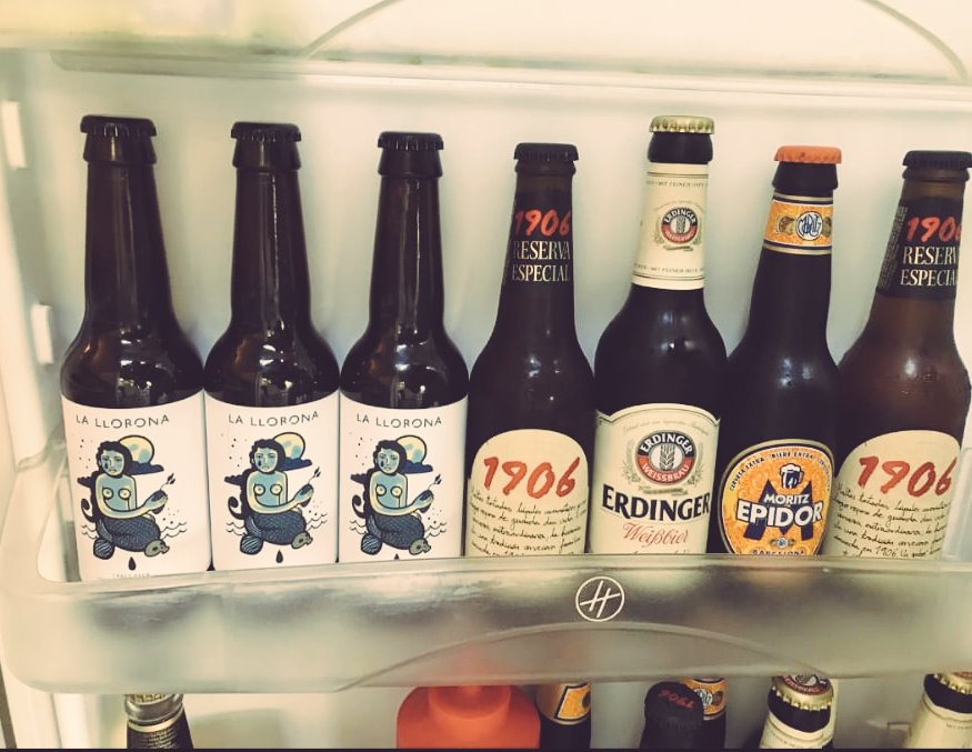 Ahí estamos!

Llenando neveras para refrescar gaznates!

#LaLlorona