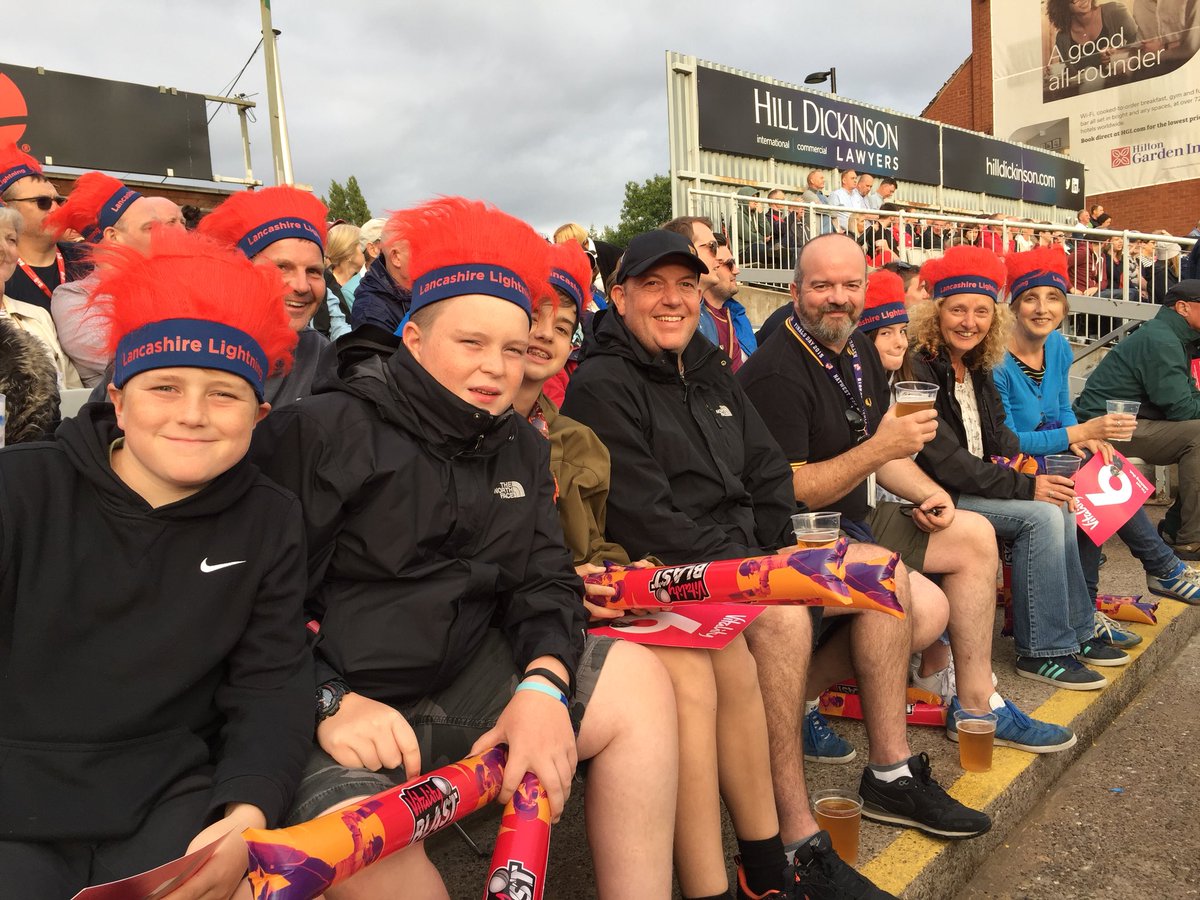 Ranson_PJ's tweet photo. Great night as ever with @Ranson02 @EJRanson #Jacob & #TeamGoss @lancscricket_ Thanks @StretfordEndT #Lighteningstrikes https://t.co/DnTvI1Twgw