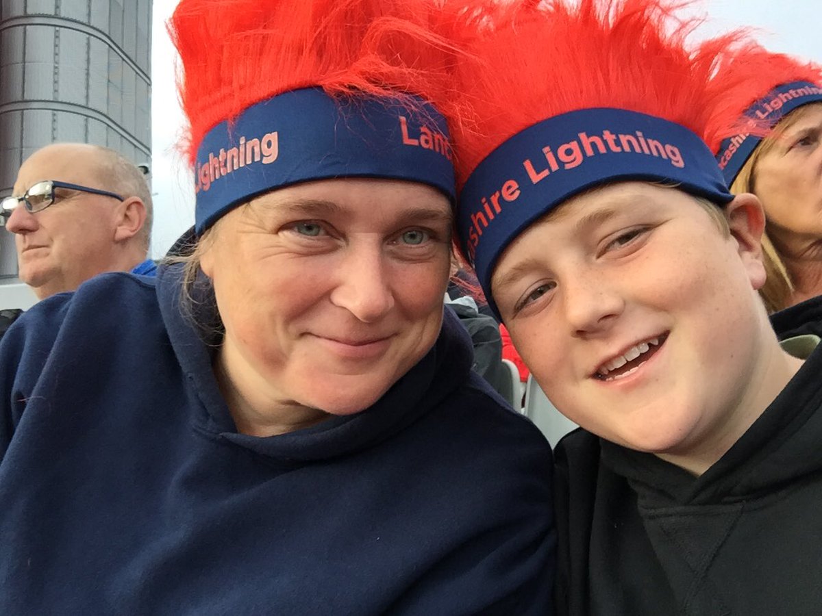 Ranson_PJ's tweet photo. Great night as ever with @Ranson02 @EJRanson #Jacob & #TeamGoss @lancscricket_ Thanks @StretfordEndT #Lighteningstrikes https://t.co/DnTvI1Twgw