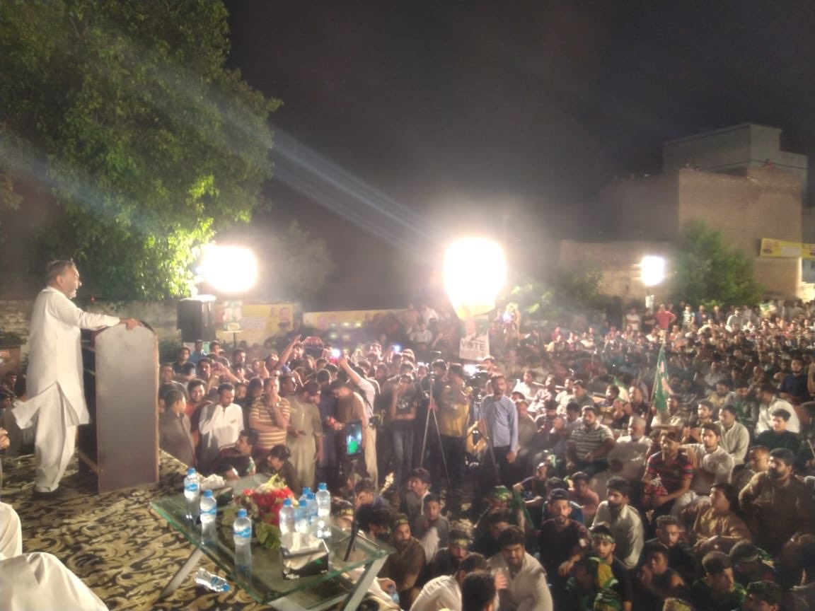 PMLN_SKT's tweet photo. یہ ہے سیالکوٹ کی یوتھ۔۔
جو کے بس “ نوازشریف “ کے ساتھ ہے۔۔۔!
یوتھ کا جنون بس شیرررررر
مسلم لیگ یوتھ ونگ کنونشن ، پیرس روڈ سیالکوٹ
#NA73 #KhawajaAsif #PMLN https://t.co/aZD26tVwT8