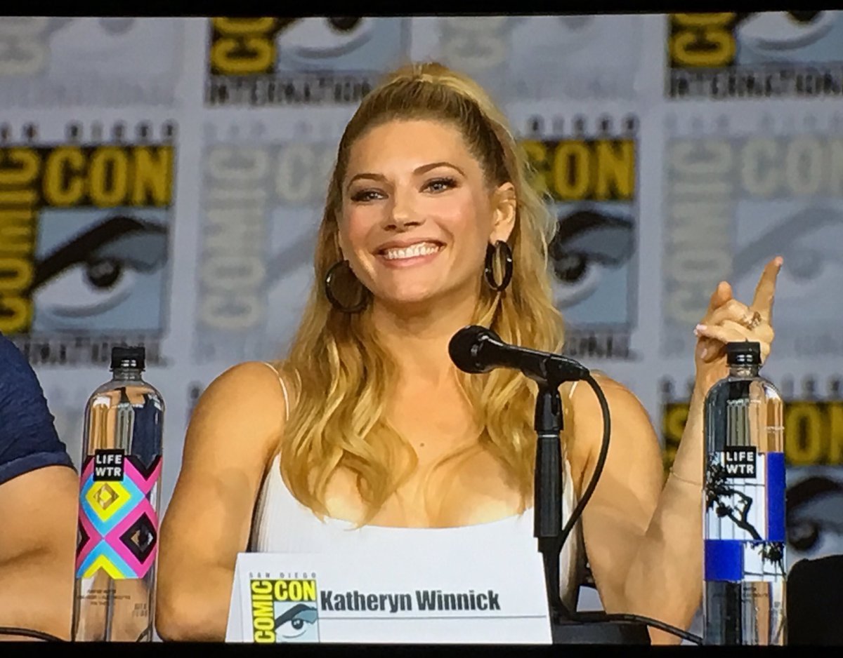 #SeriemaniaCC | Winnick destacó que su personaje está envejeciendo y en las grabaciones de la sexta temporada, estuvo alrededor de 3 horas por día en maquillaje y prótesis.

#Vikings #SDCC #VikingsSDCC #SDCC2018