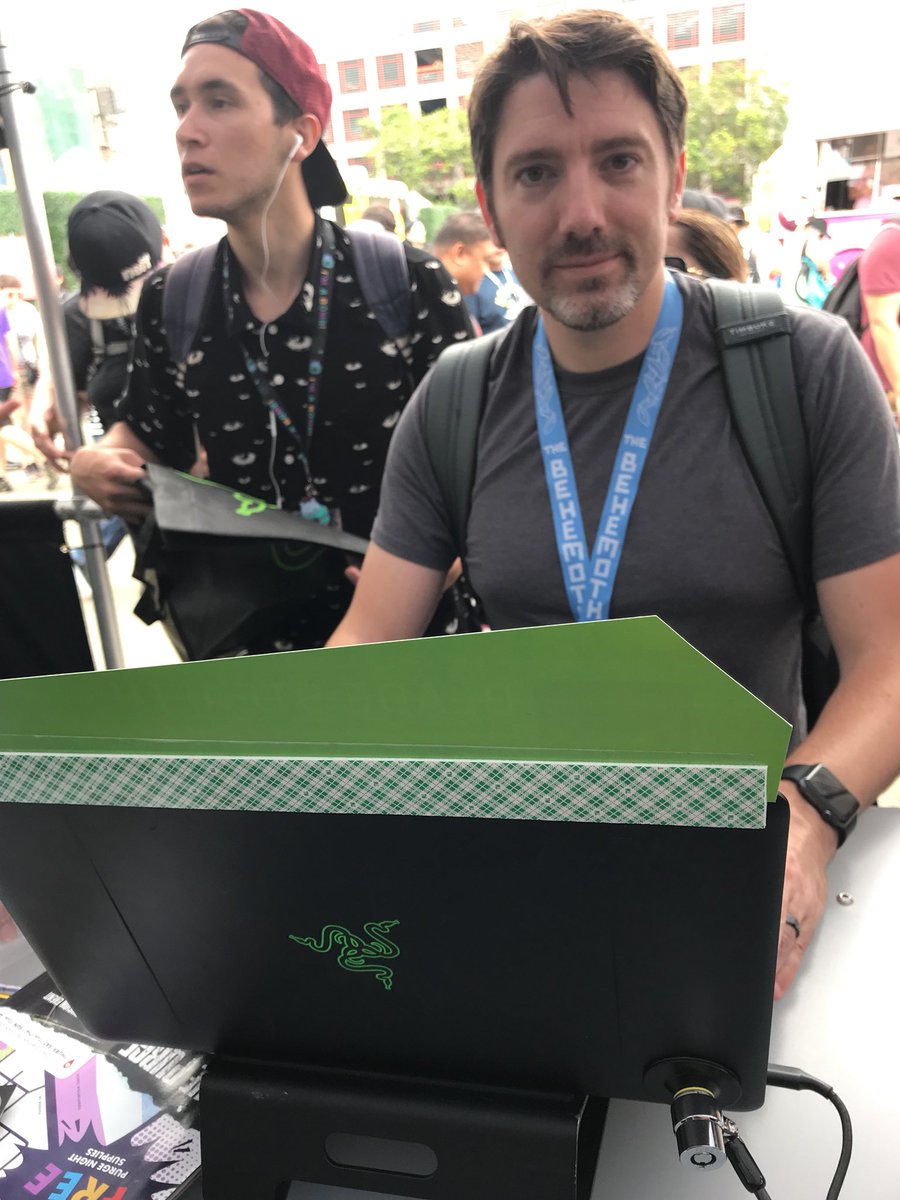 cloneme's tweet photo. Raaaaazeeerrrr!!!! #razertour #SDCC https://t.co/eQasTWdYn7