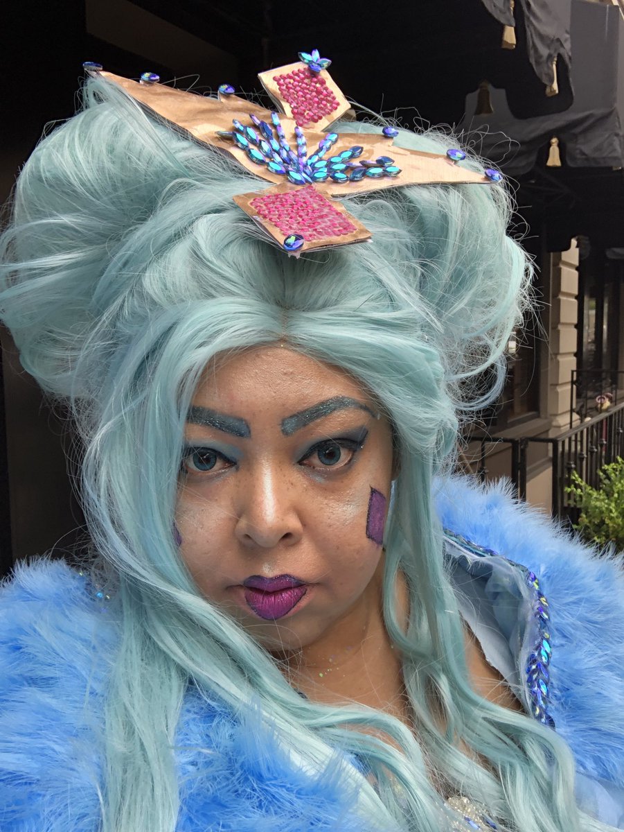 <a href="/GreyDeLisle/">Catwoman The Animated Series</a>  I just had tea with <a href="/DaronNefcy/">Daron Nefcy</a> and <a href="/_AdamM/">~adam~</a> and we were looking all over Mewni for you 💙💜💙 hopefully I’ll get to see you on the con floor <a href="/Comic_Con/">Comic-Con International</a>