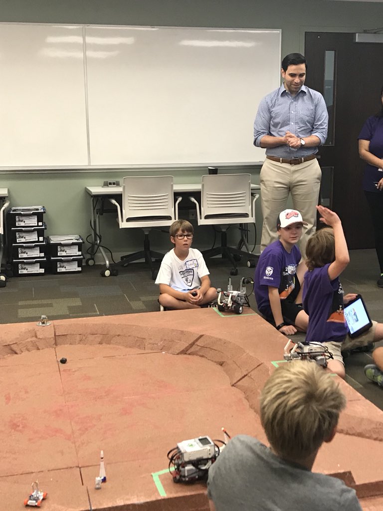 pfragiskatos's tweet photo. Today at the @WesternU Space Explores Summer Camp. Wonderful initiative encouraging science learning for kids. Learn more here: https://t.co/IpI8OkmCAN. 

Also proud that its student instructors are supported by the Canada Summer Jobs Program - a great experience for all. #ldnont https://t.co/K7fvbLaeni