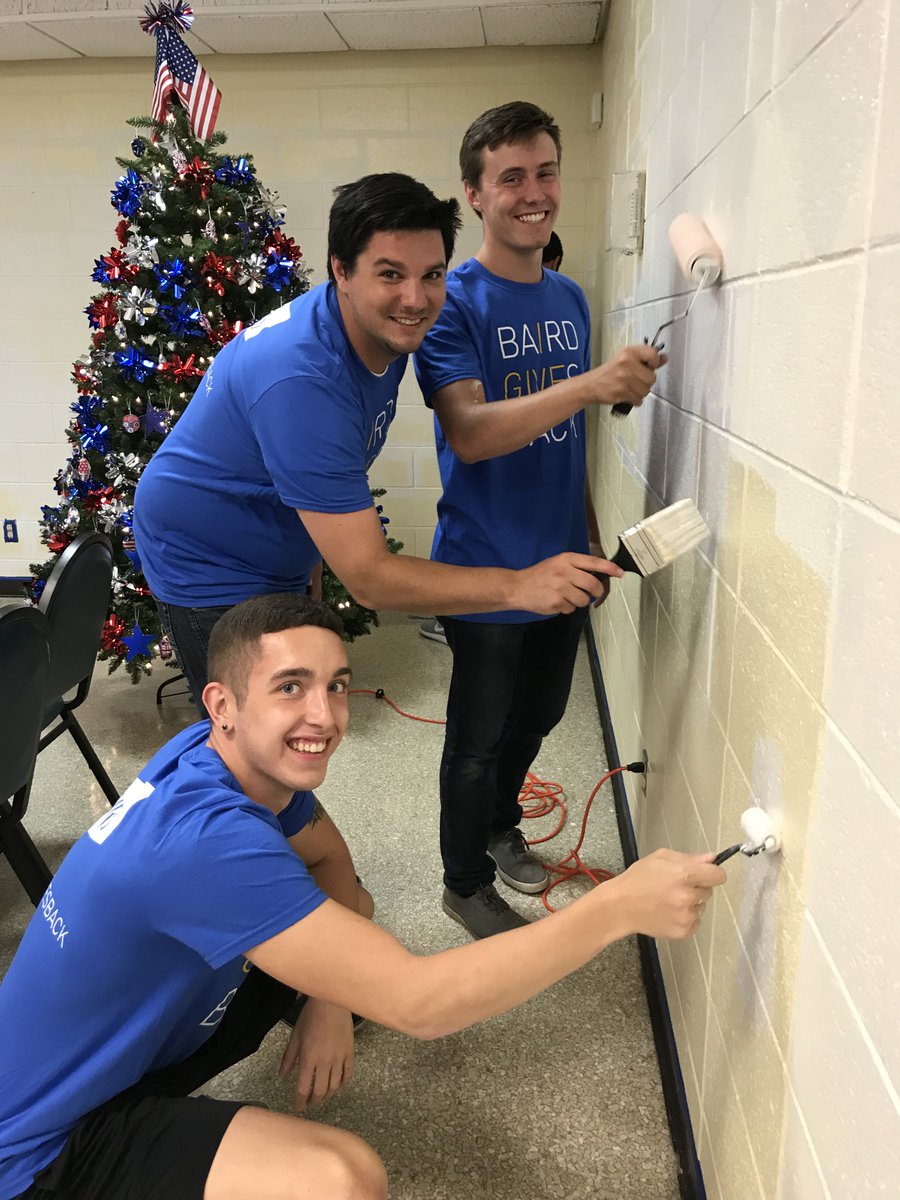 BairdCareers's tweet photo. @UnitedWayGMWC Intern Day of Action on July 19 mobilized and inspired hundreds of local interns to unite and do some good #InternsUnited #volunteer https://t.co/wtvZuDNHbz