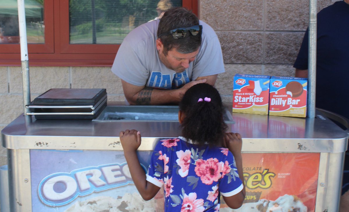 GoLunchCbus's tweet photo. Do you want to know how to makes kids smile?
Show up with @dairyqueen🍦
Our friends from the Worthington DQ supplied frozen treats to our kid’s this week and we couldn’t be more grateful for their kindness!
🍦❤️🍨 #golunchcbus #cbuskids #lifeincbus #golunch #cbus #cbuskids https://t.co/uUaSpeZicA