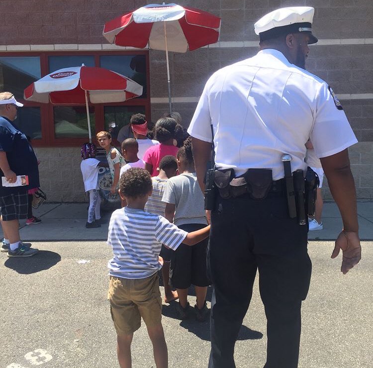 GoLunchCbus's tweet photo. Do you want to know how to makes kids smile?
Show up with @dairyqueen🍦
Our friends from the Worthington DQ supplied frozen treats to our kid’s this week and we couldn’t be more grateful for their kindness!
🍦❤️🍨 #golunchcbus #cbuskids #lifeincbus #golunch #cbus #cbuskids https://t.co/uUaSpeZicA