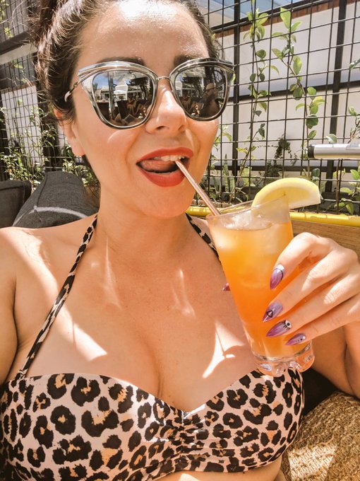 Hey LA! Just landed, what's good? Looking for somethin to wrap my lips around ;) 🌴💋 (Link in bio) https://t<a href="/tag/accidentalsploshing"class="tags"><span>#accidentalsploshing</span></a>