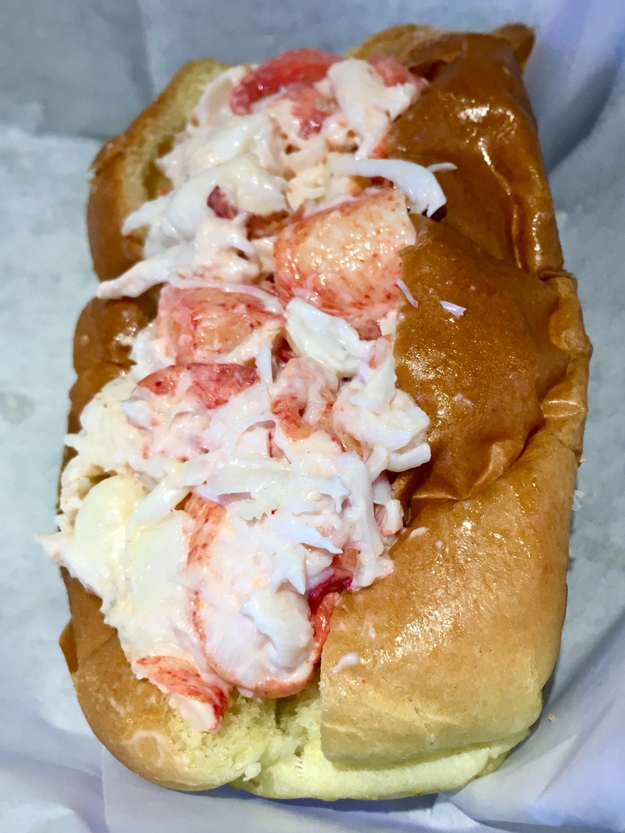 TLHMarket's tweet image. #LighthouseMade Dinner Tonight: a large lobster roll with a side of coleslaw, does it get more summer than that?