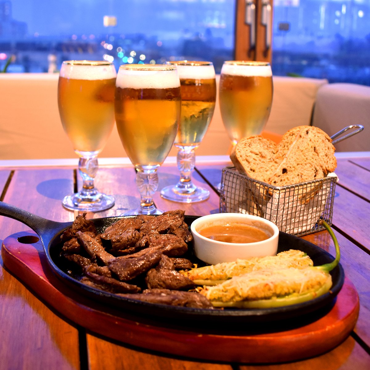 Termina tu semana de la manera más entretenida en el #AfterOffice de #TramontoBar !
Goza de este #ViernesEntrañable con la mejor promoción: 
Entrañas al Fierro + 4 Shop

Conoce más y se parte del After Office de Tramonto en tramontobar.cl