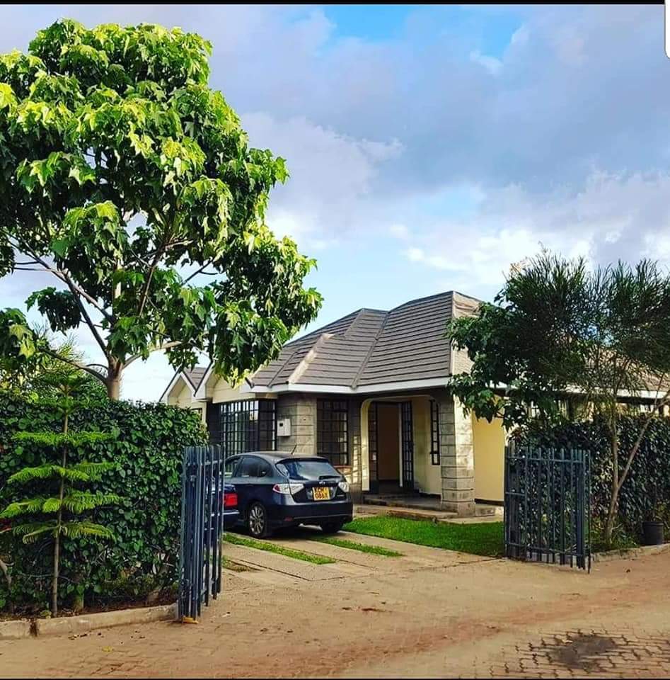 Mutaikp's tweet image. Olive Court Kitengela  phase 2 #RealTimeProgress 
3 bed Bungalows
On 1/8 of an Acre 
Gated community of 16 units 
Borehole 
Fully fenced and landscaped 
Asking 8.5m 

Phase handover is in December 2018

Call 0722533620