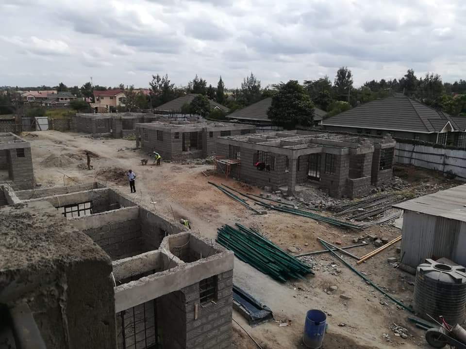 Mutaikp's tweet image. Olive Court Kitengela  phase 2 #RealTimeProgress 
3 bed Bungalows
On 1/8 of an Acre 
Gated community of 16 units 
Borehole 
Fully fenced and landscaped 
Asking 8.5m 

Phase handover is in December 2018

Call 0722533620