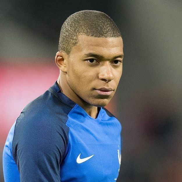 Send_YourConfs's tweet photo. « ⚽️ ON RÈGLE UN DÉBAT LÀ ⚽️

RT pour Mbappé

Fav pour Pavard » https://t.co/tIsgWCNjhI